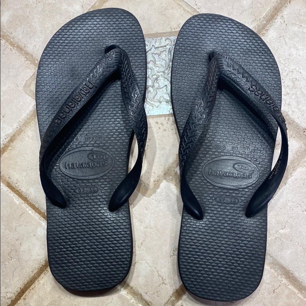 Havaianas Black Flip Flops size US 6